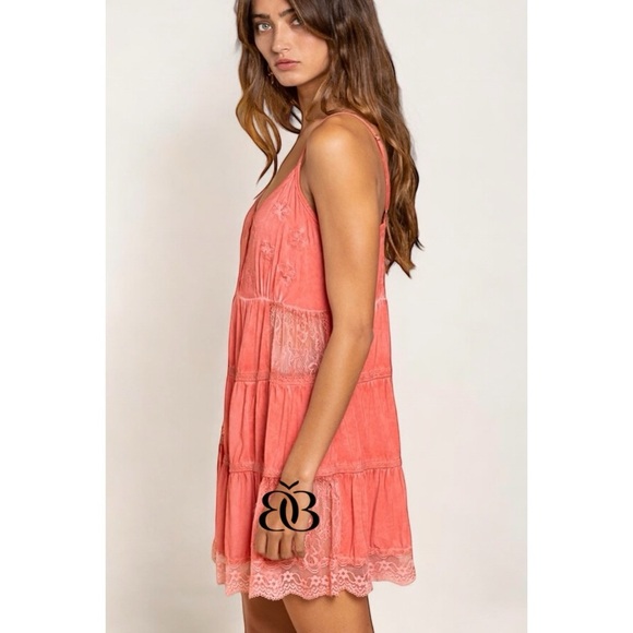 POL Candy Apple Floral Embroidered Lace Inset Tiered Tunic Top - Picture 7 of 11